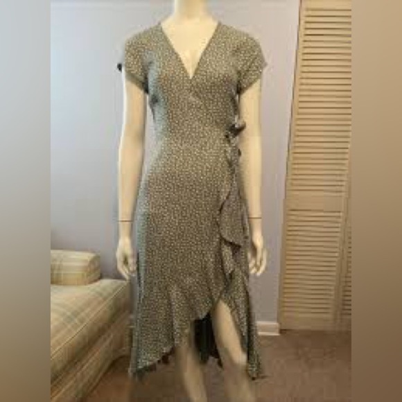Abercrombie & Fitch Dresses & Skirts - Abercrombie and Fitch Short Sleeve Elegant Patterned Gray Wrap Dress NWT Small